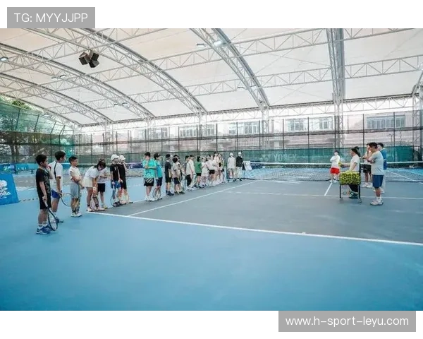 网球俱乐部推动基层场馆青训课程的招生与社区联动，网球俱乐部架构